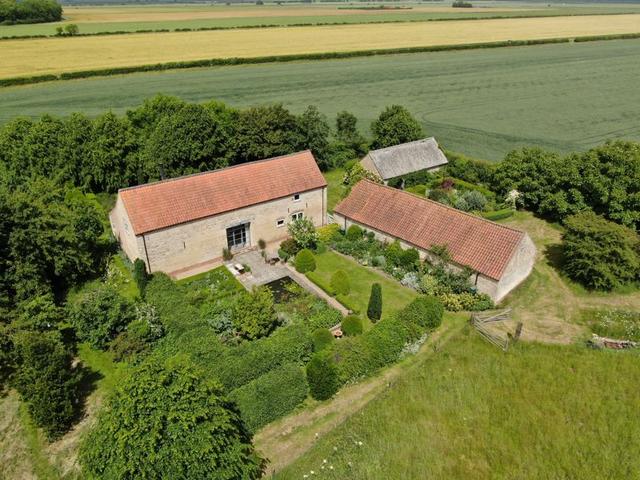 3 bedroom Detached Barn Conversion